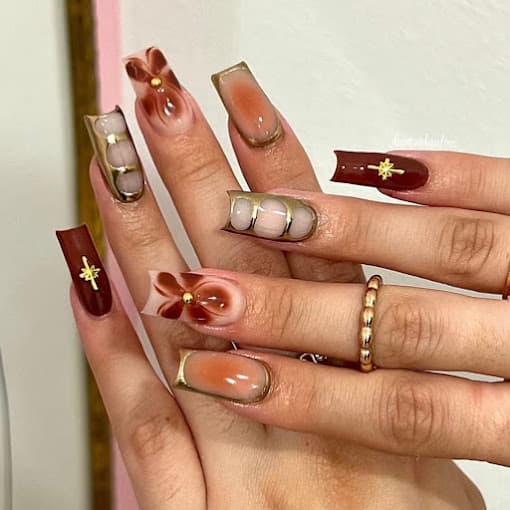 π
2025 Nail Trends You Need to Try: From Chrome Magic to Minimalist Art